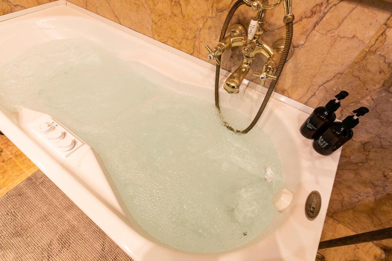 Klimt - Jacuzzi 5 Star - Luxury Design Apartment Mediolan Zewnętrze zdjęcie