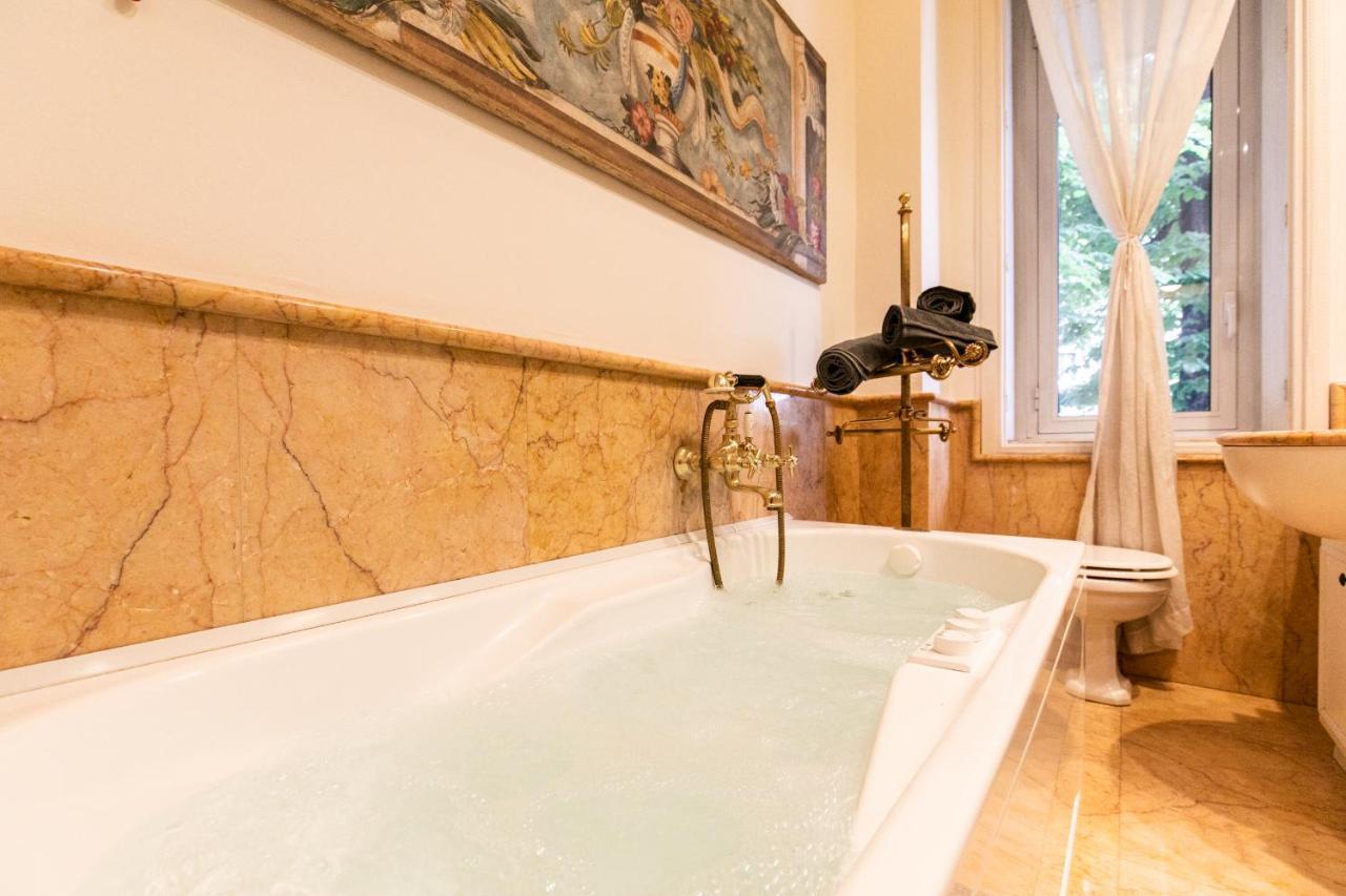 Klimt - Jacuzzi 5 Star - Luxury Design Apartment Mediolan Zewnętrze zdjęcie