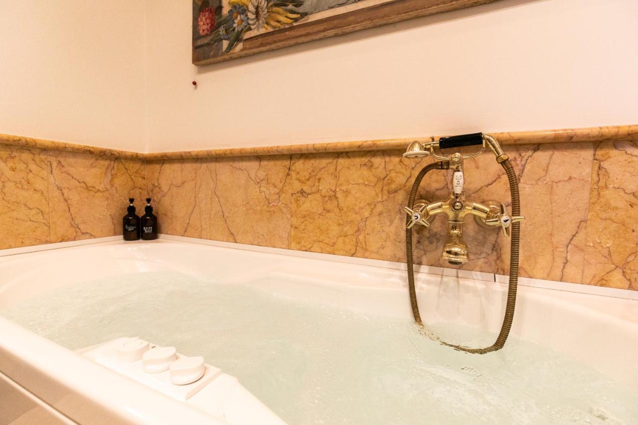 Klimt - Jacuzzi 5 Star - Luxury Design Apartment Mediolan Zewnętrze zdjęcie