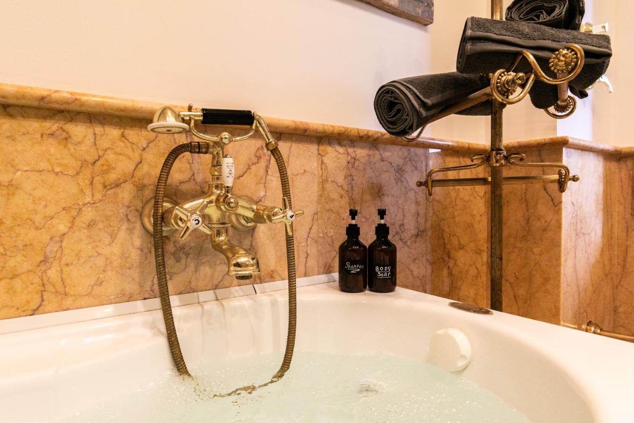 Klimt - Jacuzzi 5 Star - Luxury Design Apartment Mediolan Zewnętrze zdjęcie